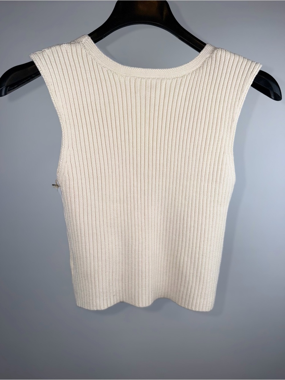 Jessica Simpson Cream Ribbed V-Neck Button Tank - Picture 3 of 6